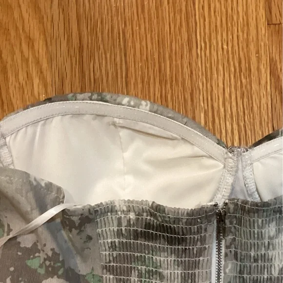 Camo Bustier with Lace-Up Detail - Picture 6 of 7